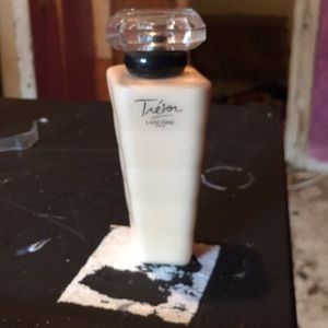 Trésor Lancôme Paris Body lotion
